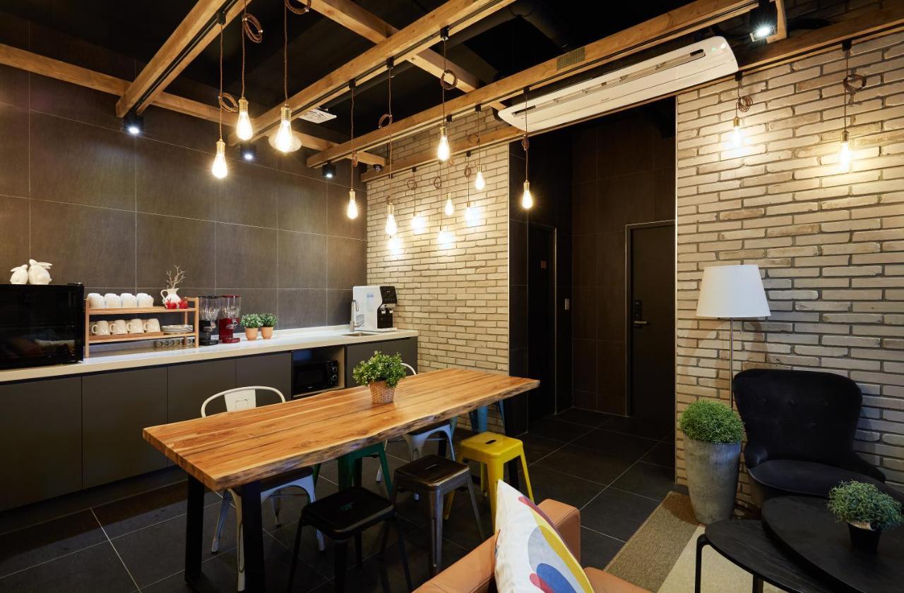 Hostel Cleo Seoul Hongdae Exteriör bild
